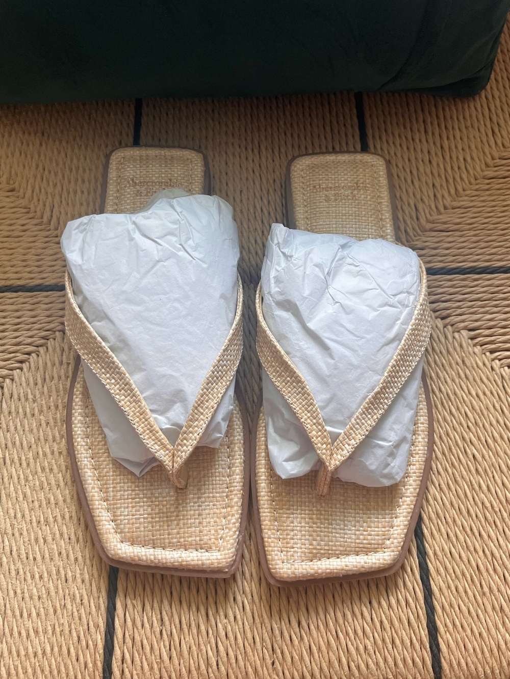 A&F Raffia Thong Sandal - Picture 2 of 8